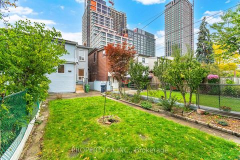 Photo 18 at 957 Dufferin Street, Dufferin Grove, Toronto