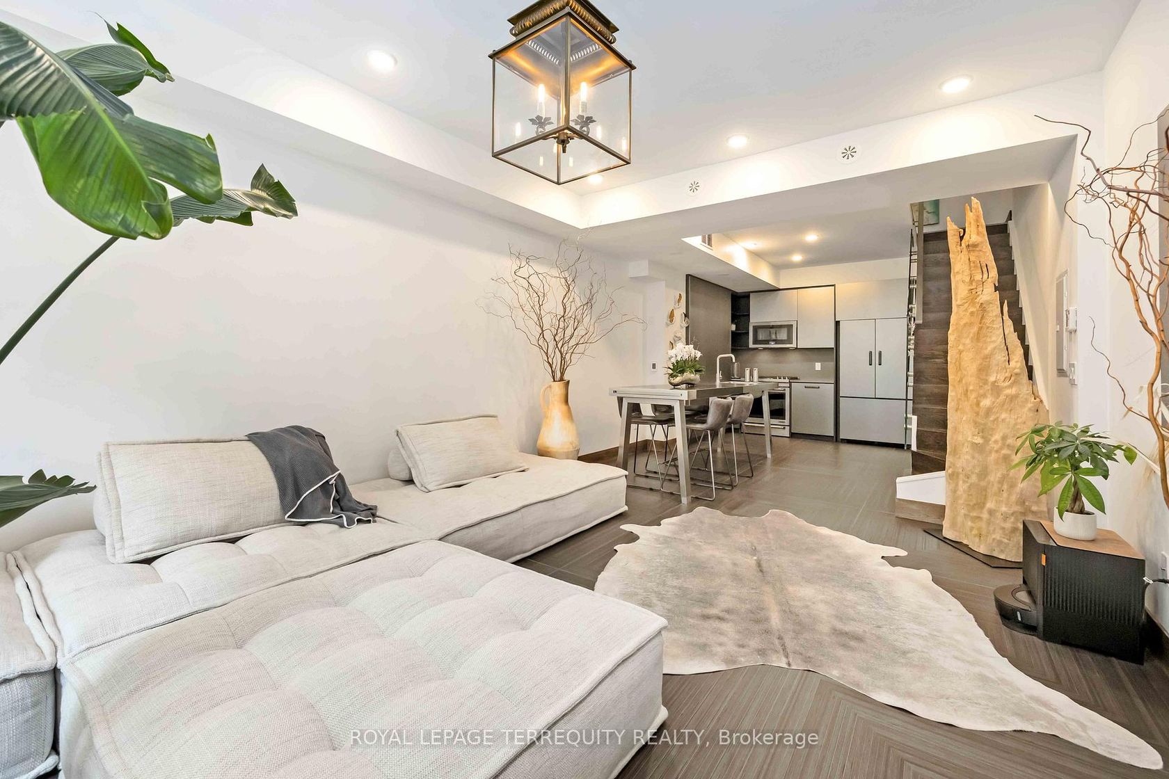 30 - 3 Elsie Lane, Junction, Toronto  by Loree Meneguzzi Real Estate 30 - 3 Elsie Lane, Junction, Toronto