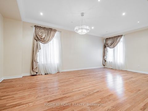 Photo 3 at 67 Timna Crescent, Patterson, Vaughan