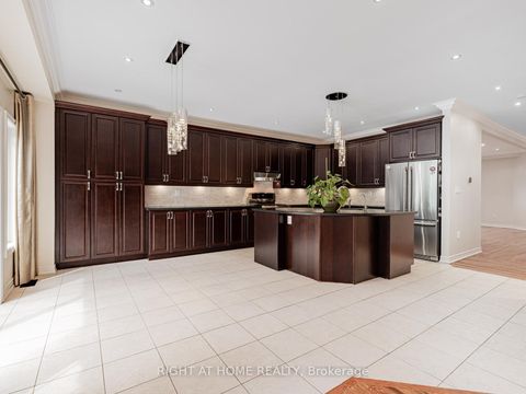 Photo 10 at 67 Timna Crescent, Patterson, Vaughan