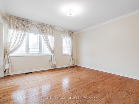 Photo 16 at 67 Timna Crescent, Patterson, Vaughan