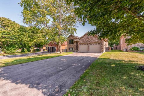 Photo 2 at 11 Ottaway Avenue, Wellington, Barrie