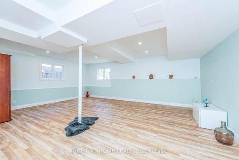 Photo 33 at 11 Ottaway Avenue, Wellington, Barrie