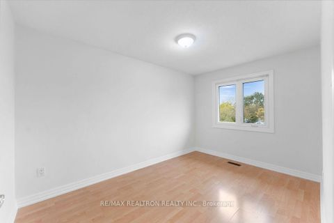 Photo 30 at 44 Hood Crescent, Steeles, Toronto Photo 30 at 44 Hood Crescent, Steeles, Toronto