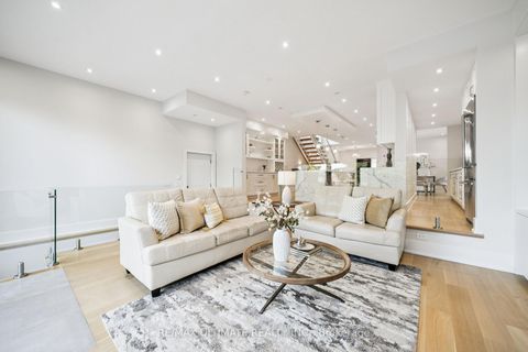 Photo 14 at 212 Queenslea Avenue, Pelmo Park W4, Toronto