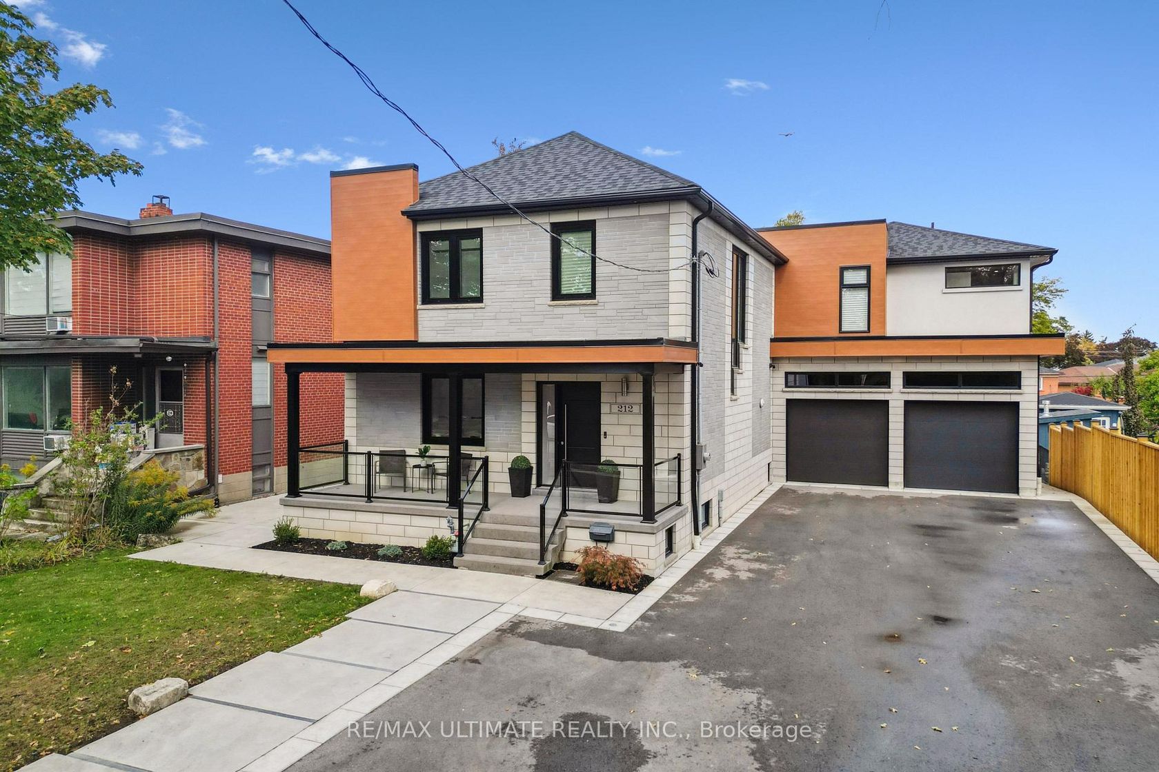 212 Queenslea Avenue, Pelmo Park W4, Toronto photo number 2