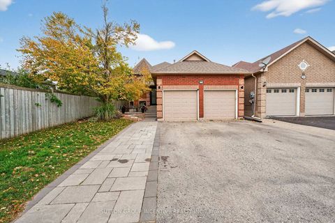 Photo 2 at 124 Hanmer Street E, East Bayfield, Barrie Photo 2 at 124 Hanmer Street E, East Bayfield, Barrie