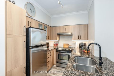 Photo 13 at 609 - 15 Windermere Avenue, Swansea, Toronto