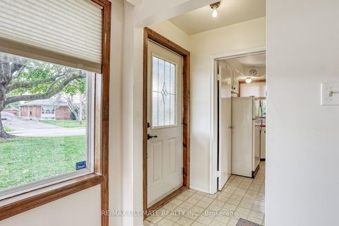 Photo 2 at 40 Treverton Drive, Ionview, Toronto