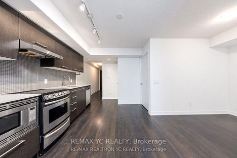 Photo 2 at 719 - 87 Peter Street, Waterfront Communities C1, Toronto