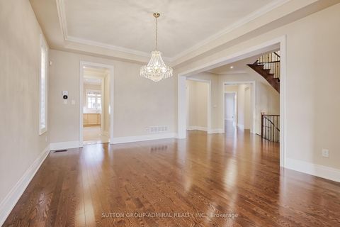 Photo 36 at 7 Kinghorn Road, King City, King