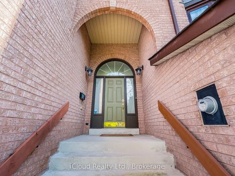 Photo 4 at 16 - 1100 Queens Avenue, CP College Park, Oakville