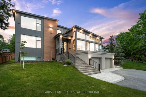 Photo 2 at 202 Kempenfelt Drive, North Shore, Barrie