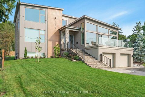 Photo 3 at 202 Kempenfelt Drive, North Shore, Barrie