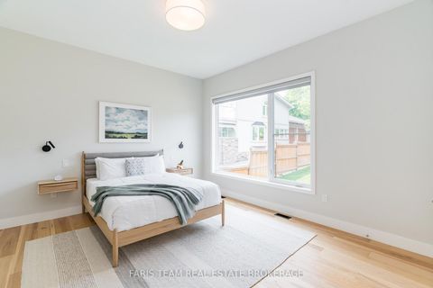 Photo 19 at 202 Kempenfelt Drive, North Shore, Barrie