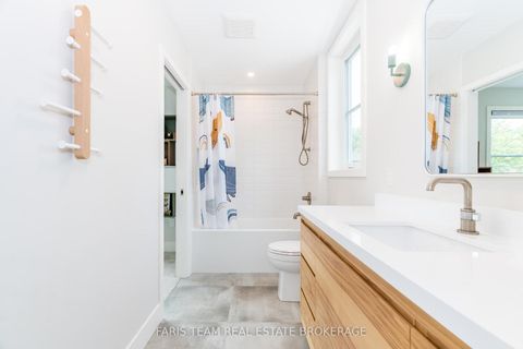 Photo 28 at 202 Kempenfelt Drive, North Shore, Barrie