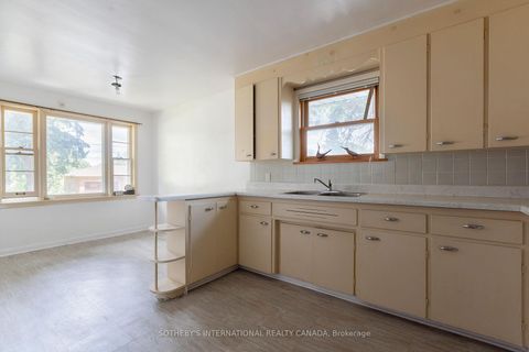 Photo 5 at 17 Ayre Point Road, Cliffcrest, Toronto