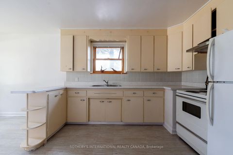 Photo 6 at 17 Ayre Point Road, Cliffcrest, Toronto