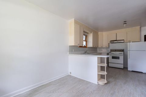 Photo 8 at 17 Ayre Point Road, Cliffcrest, Toronto