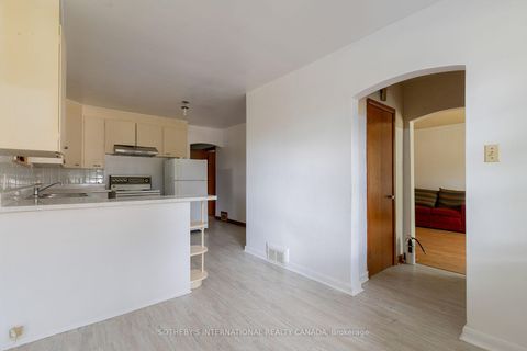 Photo 10 at 17 Ayre Point Road, Cliffcrest, Toronto