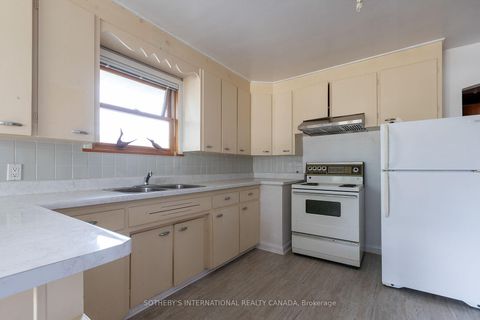 Photo 11 at 17 Ayre Point Road, Cliffcrest, Toronto