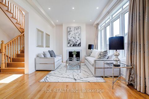 Photo 3 at 10 Caine Street, Rural Richmond Hill, Richmond Hill