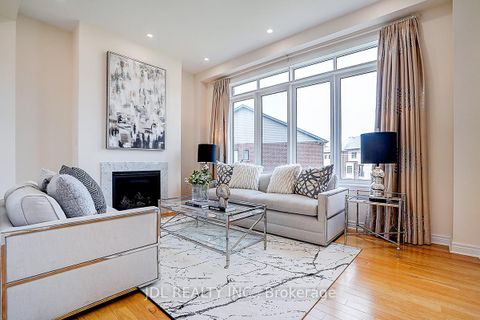 Photo 4 at 10 Caine Street, Rural Richmond Hill, Richmond Hill