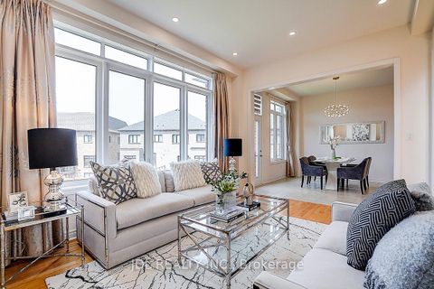 Photo 6 at 10 Caine Street, Rural Richmond Hill, Richmond Hill