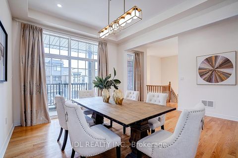 Photo 8 at 10 Caine Street, Rural Richmond Hill, Richmond Hill