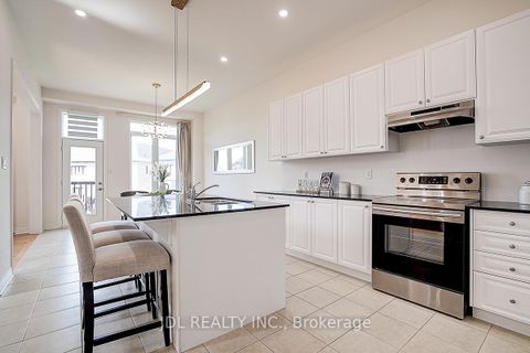 Photo 12 at 10 Caine Street, Rural Richmond Hill, Richmond Hill