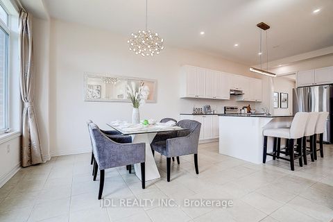 Photo 15 at 10 Caine Street, Rural Richmond Hill, Richmond Hill