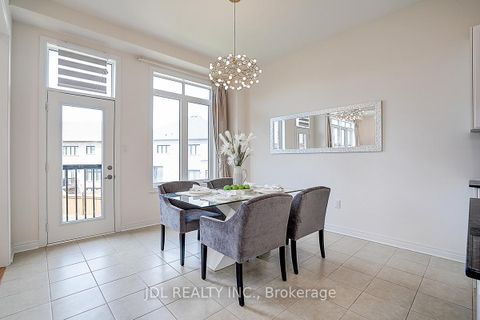 Photo 16 at 10 Caine Street, Rural Richmond Hill, Richmond Hill