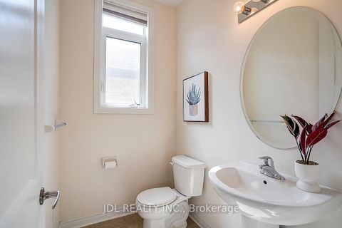 Photo 17 at 10 Caine Street, Rural Richmond Hill, Richmond Hill