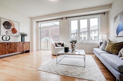 Photo 22 at 10 Caine Street, Rural Richmond Hill, Richmond Hill