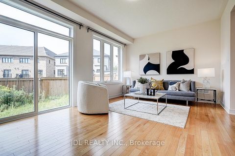 Photo 24 at 10 Caine Street, Rural Richmond Hill, Richmond Hill