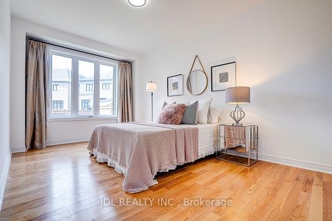 Photo 25 at 10 Caine Street, Rural Richmond Hill, Richmond Hill