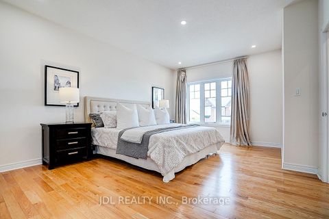 Photo 33 at 10 Caine Street, Rural Richmond Hill, Richmond Hill