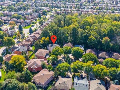 Photo 1 at 25 Pearl Gate Court, Doncrest, Richmond Hill