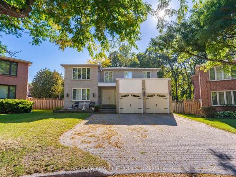 Photo 2 at 25 Pearl Gate Court, Doncrest, Richmond Hill