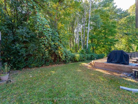 Photo 4 at 25 Pearl Gate Court, Doncrest, Richmond Hill