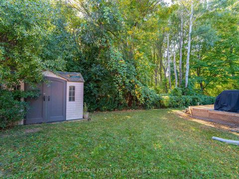 Photo 5 at 25 Pearl Gate Court, Doncrest, Richmond Hill