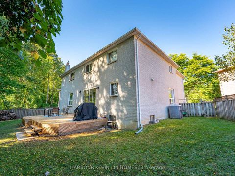 Photo 6 at 25 Pearl Gate Court, Doncrest, Richmond Hill