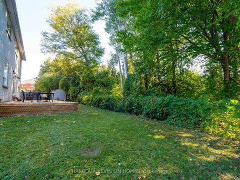 Photo 7 at 25 Pearl Gate Court, Doncrest, Richmond Hill