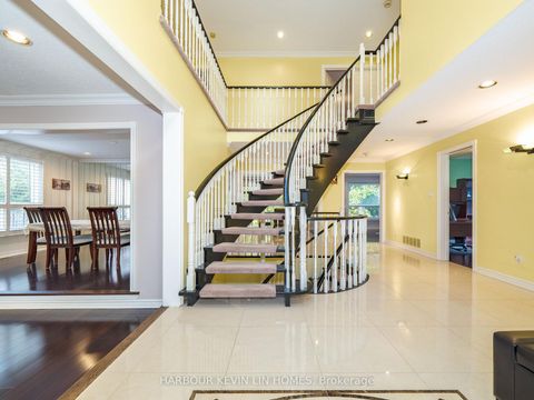 Photo 8 at 25 Pearl Gate Court, Doncrest, Richmond Hill