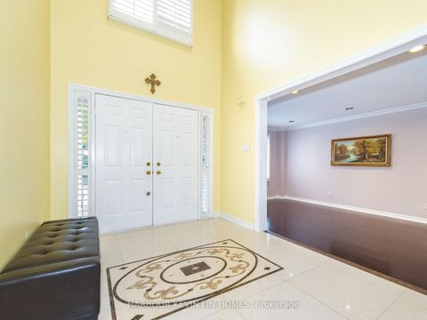 Photo 9 at 25 Pearl Gate Court, Doncrest, Richmond Hill