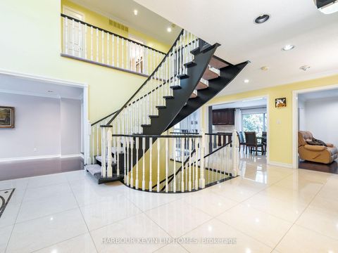 Photo 11 at 25 Pearl Gate Court, Doncrest, Richmond Hill