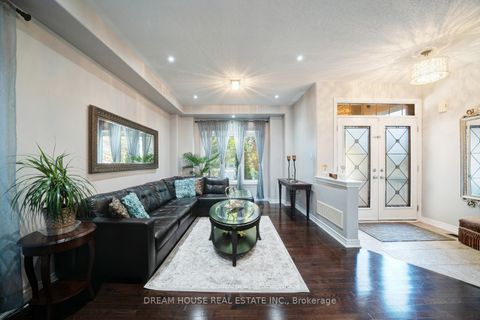 Photo 3 at 20 Heather Drive, Oak Ridges, Richmond Hill