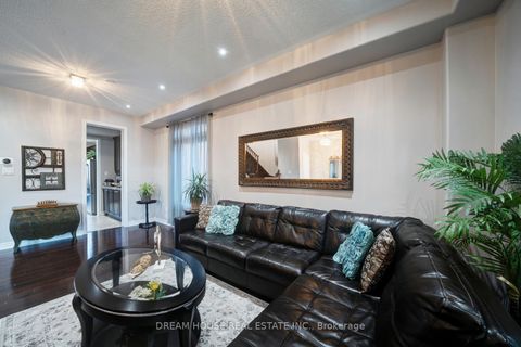 Photo 6 at 20 Heather Drive, Oak Ridges, Richmond Hill Photo 6 at 20 Heather Drive, Oak Ridges, Richmond Hill