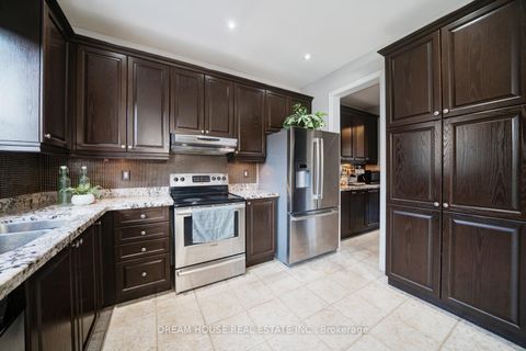 Photo 13 at 20 Heather Drive, Oak Ridges, Richmond Hill