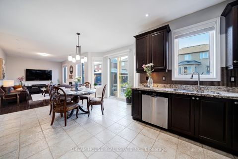 Photo 14 at 20 Heather Drive, Oak Ridges, Richmond Hill